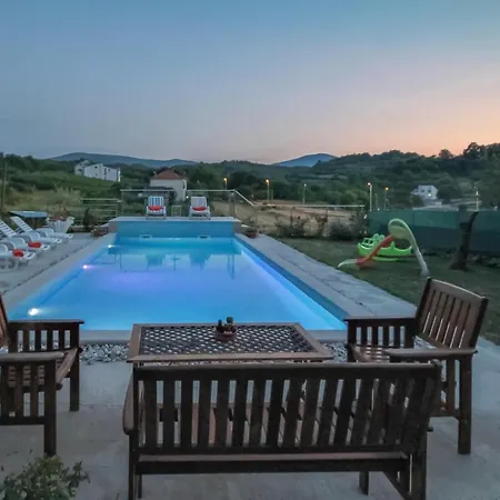 Amazing Home In Suhac Suhac